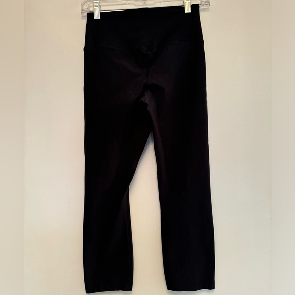 NIKE — black Cropped power train workout pants, size medium - Picture 2 of 3